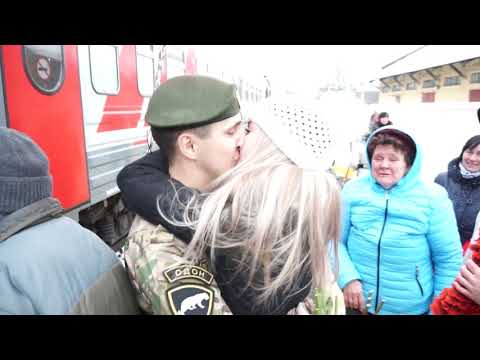 Долгожданное возвращение солдата домой.