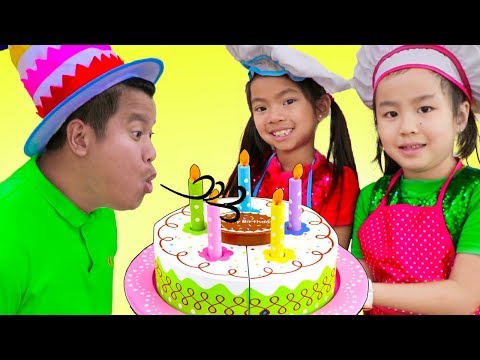 Emma & Jannie Pretend Play w/ Surprise Party & Happy Birthday Cake Kitchen Food Toys