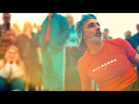 Epic Crowd in Berlin Dances to Mesmerizing Melodic Techno Live Looping with Roland Juno 106 [PART2]