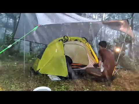 HEAVY RAIN AND THUNDERSTORMS WHEN CAMPING ALONE ⛈️IN THE RELENTLESS RAIN INSIDE THE TENT