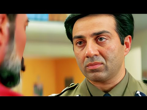 मैं सिर्फ तिरंगे के सामने अपना सिर झुकाता हूँ, तुम जैसे दलालों के सामने नहीं - इंडियन जबरदस्त सीन