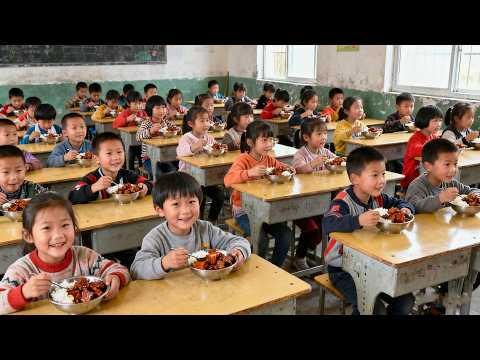 Lunch for 300 kindergarten children in rural China! These children are never picky eaters!