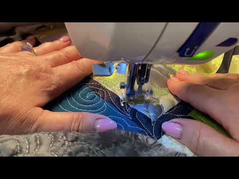 Текстильное панно в подарок к покрывалу в технике "аля-витражи". Стежка СХС. Душевный разговор.