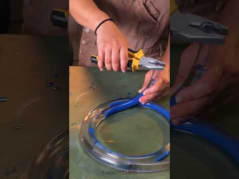 Amazing reuse of an old PlayStation box into a unique bag! 💼