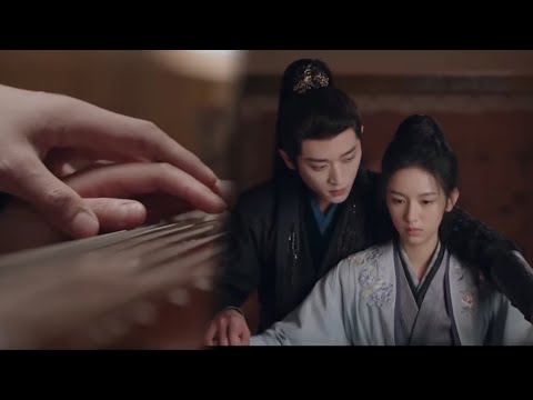 He Yan & Xiao Jue pretend to be a couple; Xiao Jue teases and secretly holds her hand.