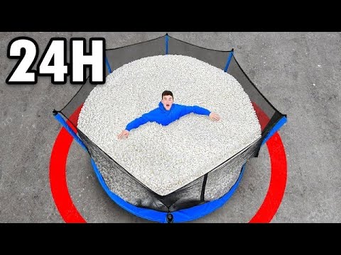 24 HEURES DANS UN TRAMPOLINE REMPLI DE CACAHUÈTES D'EMBALLAGES