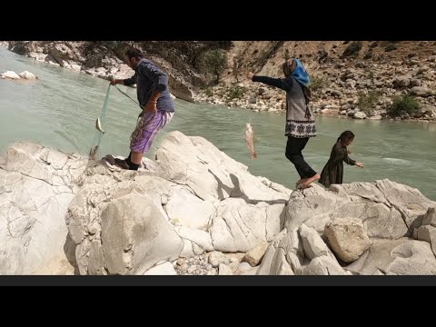 Nomad Family Life: Fishing with Kids - Nomad life