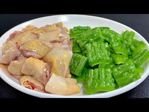 苦瓜加入鸡腿是绝配，广东大厨教我做法，出锅苦瓜脆嫩爽口，鸡腿鲜嫩多汁#美食製作 #美食教程 #美食