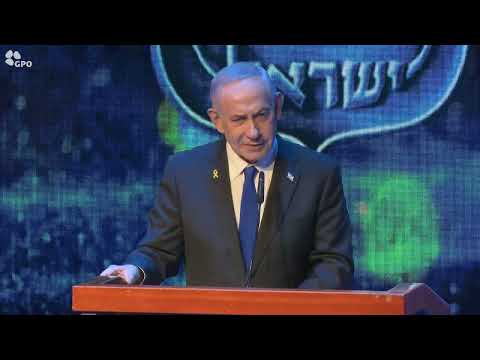 ראש הממשלה נתניהו ורעייתו הדליקו נר ראשון של חנוכה עם שוטרי משטרת ישראל