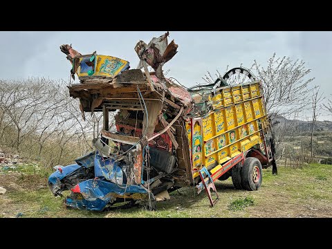 Bedford Truck Dangerous Accident due to Brake Failure Cabin & Chassis Completely destroyed