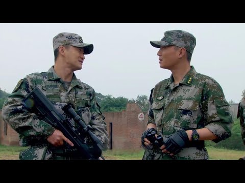 新兵一握槍氣質秒變，教官察覺不對勁，一查身份當場看呆