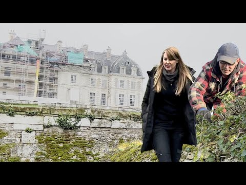 The War of the Château Walls