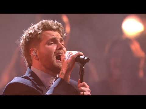 Alex Warren - "Ordinary" [2025 American Music Awards]