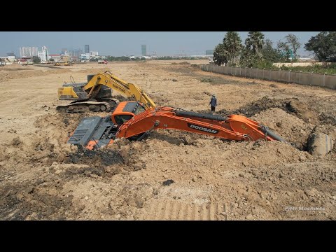 Big Excavator Stuck in Deep Clay- Heavy Recovery DOOSAN DX340LCA Sink In Mud- Excavator Failure