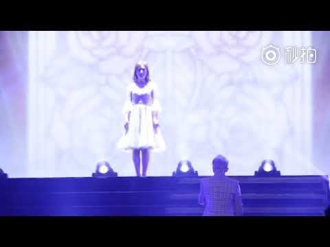 张杰未LIVE巡回演唱会 年度收官成都站第二场 谢娜 担任嘉宾，在张杰演唱《第一夫人》时出现在舞台上，两人一起跳舞，结束时张杰说，“谢谢我的妻子娜娜”