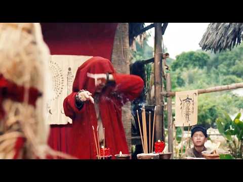 2025最新民俗恐怖片，墓地亂撿東西全村集體撞陰間，法師被迫出手救人！