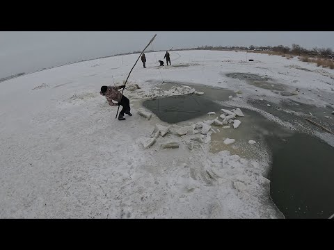 SPIDER FISHING! WAITED FOR THE FISH TO RUSH AND LET'S HAUL THEM OUT! HOW THEY CATCH FISH IN WINTE...