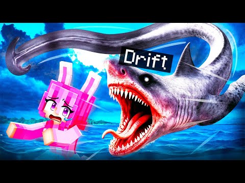 Playing As The AIRCRAFT SHARK To Troll My Friends in Minecraft…