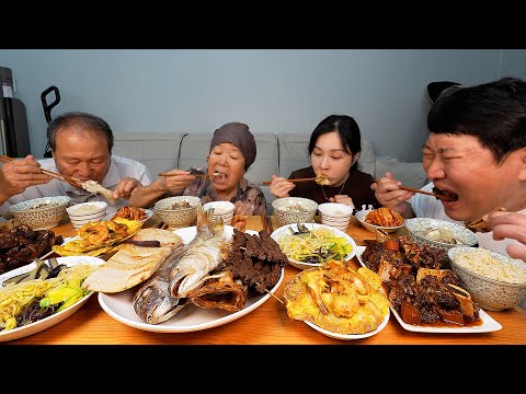 Family-made Chuseok feast with galbijjim, soup, jeon, and seasoned vegetables - Mukbang eating show