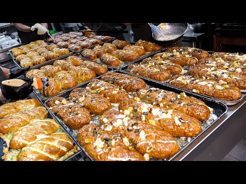 500 Sold Out Every Day?! This Garlic Cream Cheese Baguette is INSANE / Korean street food