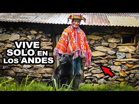 67 años VIVIENDO SOLO al pie de un APU: La historia del Sr. MARIANO y su LOBO
