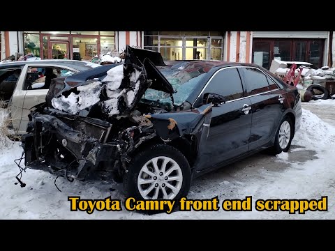 The master repairs the entire process of a scrapped Toyota Camry