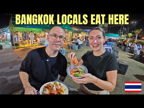 You Cannot Miss This Bangkok Night Market! FIRST ONE MARKET Thalat Phlu 🇹🇭