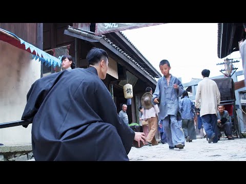 A child bumps into a Japanese samurai and is slashed by a sword master who appears and defeats him.
