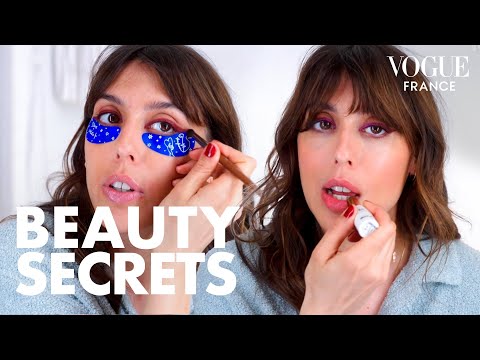 Violette Shares Her Tips For Applying the Perfect Colourful Eyeliner | Vogue France