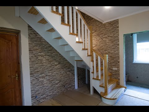 Изготовление лестницы, где ступени из лиственницы, все остальное из сосны