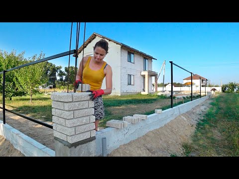 Couple Builds Amazing FENCE in 30 minutes - TIMELAPSE