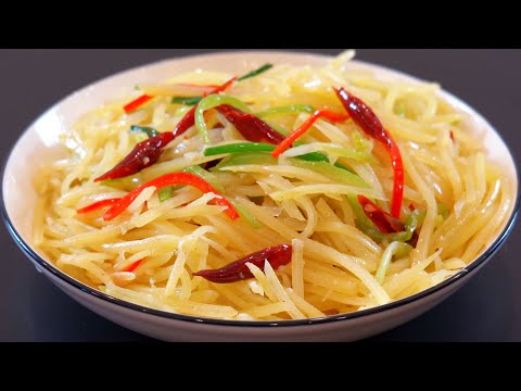 炒土豆丝直接下锅就是大错，大厨教你正确的做法，酸辣脆爽又入味。酸辣土豆丝想要好吃，如何切土豆丝，和浸泡是关键。醋溜土豆丝做法。酸辣洋芋丝，用白醋，香醋还是陈醋？洋芋丝怎么炒不变色？#洋芋丝#土豆丝