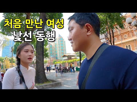 외국에서 처음 만난 낯선 여자의 오토바이를 타면 생기는 일