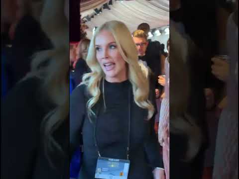 Pregnant Hailee Steinfeld hits the Golden Globes carpet after Josh Allen’s playoff win