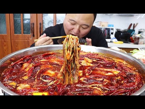 🔥【火锅局】7斤瀑布千层肚火山爆发，麻辣核弹引爆味蕾狂飙！阿强暴风吸入！