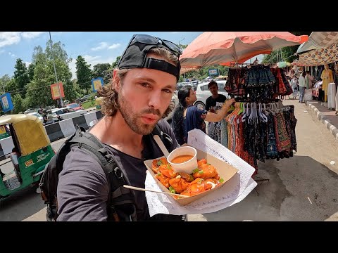 Trying $1.60 Momo's while exploring Lajpat Nagar, Delhi 🇮🇳