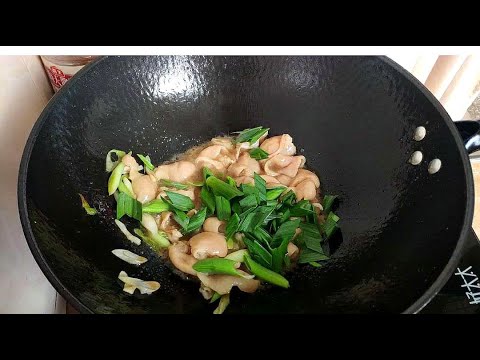 Guangxi people's amazing stir-frying technique for pork intestines! Just throw them in the pan, n...