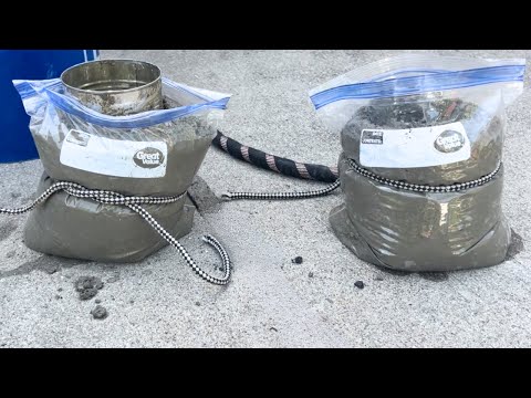 Tie a rope around 2 Ziploc bags for this GENIUS porch idea!