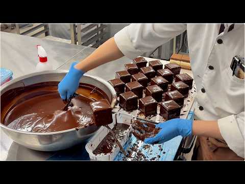 [Godly Skill]  The way a single craftsman makes a large number of cakes is practically magic