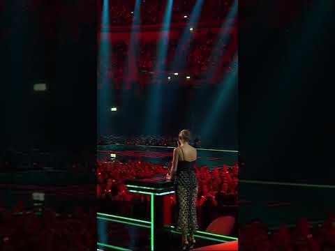 Emas award accepting speech by Taylor Swift