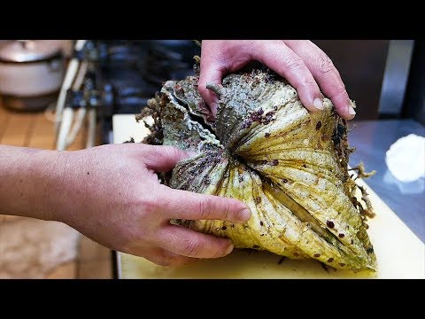 Japanese Street Food - GIANT ALIEN CLAM Sashimi Okinawa Seafood Japan