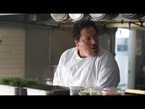 天才大厨被老板开除，竟去路边摆摊卖美食，结果直接爆红网络！18分钟看完2014年喜剧电影《落魄大厨》