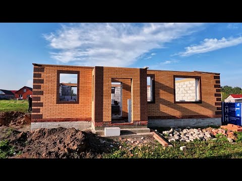 The bricklayer shared secrets of building a house from gas concrete and facing bricks.