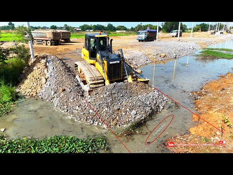 Nicely Complete Stones Filling By Skills Shantui DH17c3 Dozer Pushing Stones And 25-ton Dump Trucks