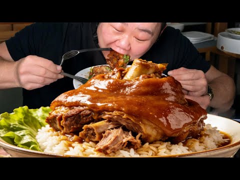 【大胃王挑戰】挑戰吃隆江網紅豬腳飯！一整個巨型豬肘咬下去軟爛脫骨，直接抱著啃太爽了｜Food Challenge【櫻木花胖】