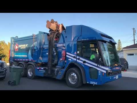 Republic Services Garbage Truck Mix: December 2025