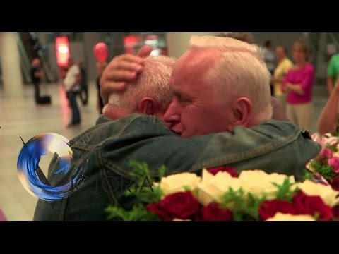 Twins reunited after 70 years apart - BBC News