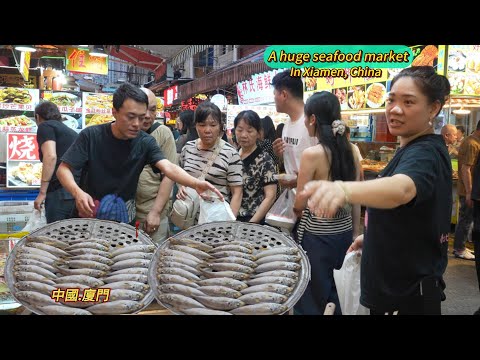 Xiamen Seafood Market in China, a hot shopping scene, the big crabs are really delicious