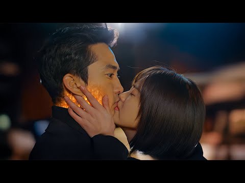 The Girl with yin and Yang Eyes Can See Demons