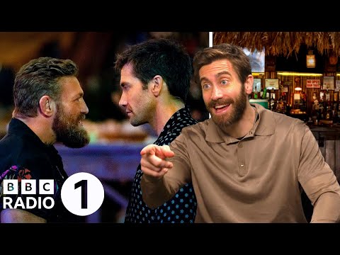 “What is going on!?” 😆 Jake Gyllenhaal on his big Road House fight with Conor McGregor
